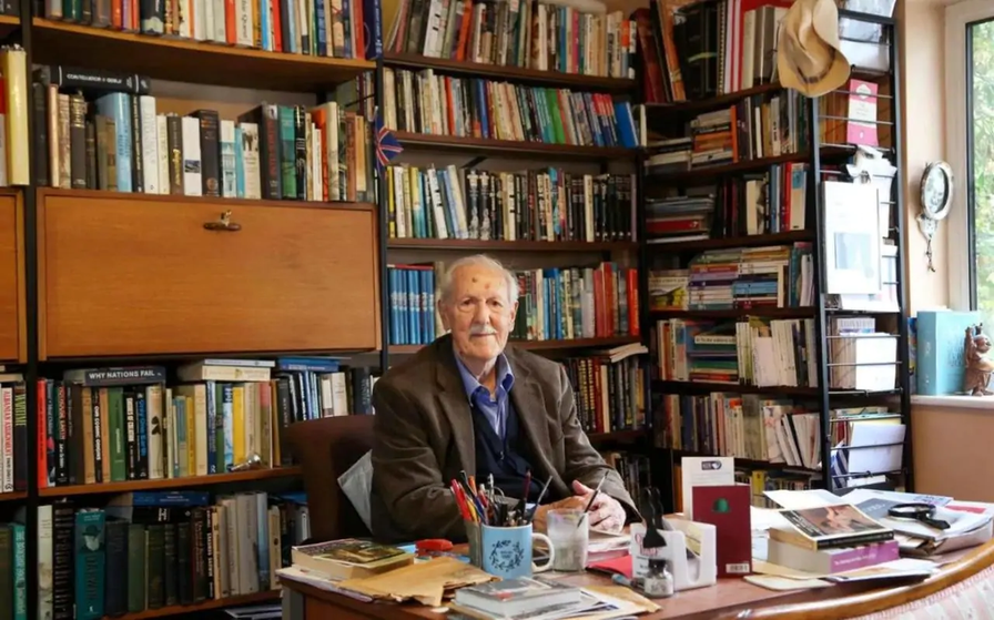 Brian Aldiss: pioneer of British sci-fi