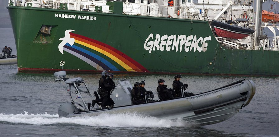 When Greenpeace hires journalists