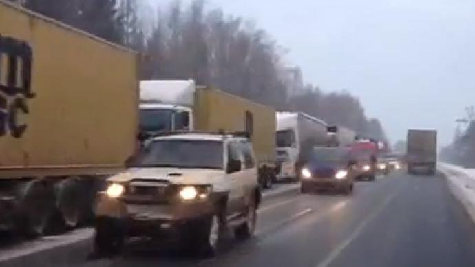200km-long traffic jam paralyzes Russian freeway