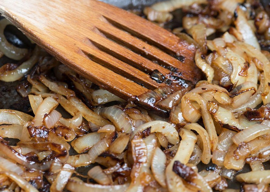 How to cook onions: Why do recipe writers lie and lie about how long they take to caramelize?