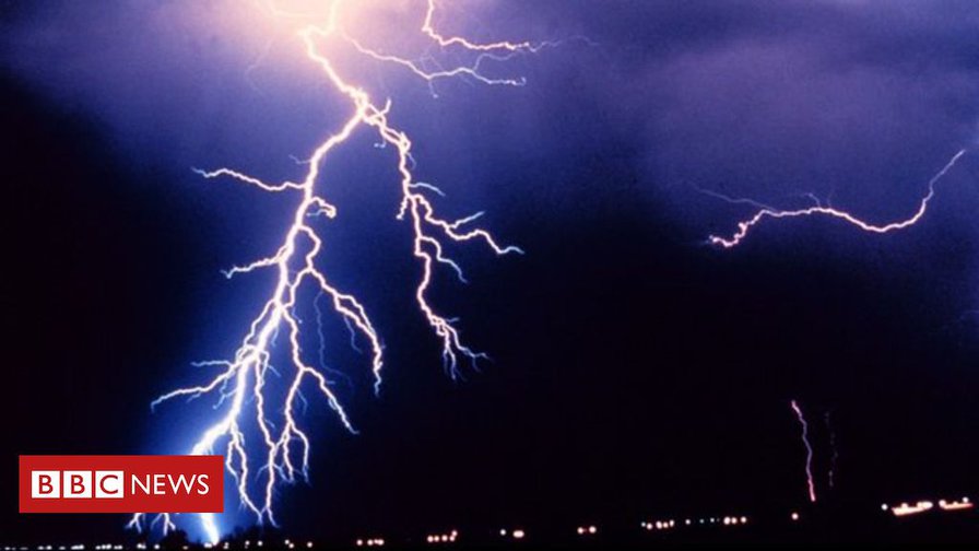 Google loses data as lightning strikes