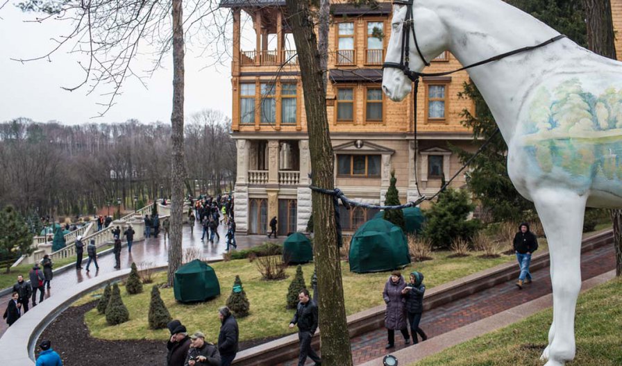 26 things found in Yanukovych's compound that make him look even worse