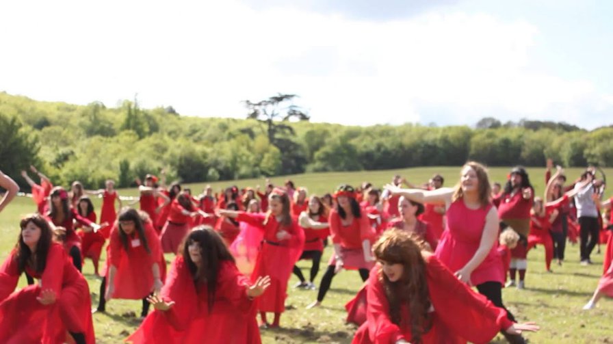 300 Kate Bush impersonators perform Wuthering Heights