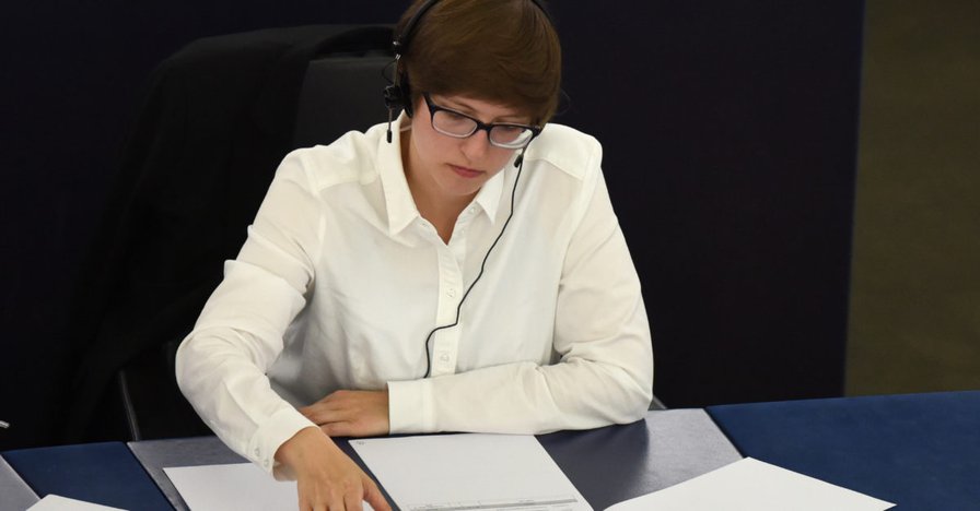 European Parlt targets online platforms